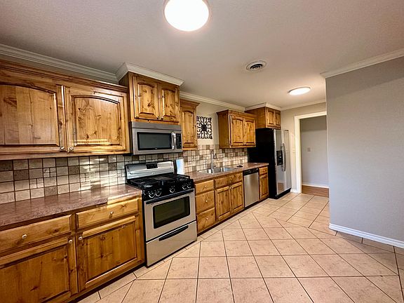 4th image of 4760 Cornell Dr