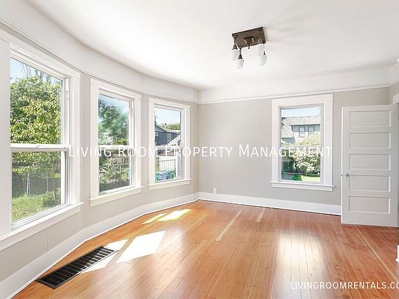 3rd image of 4137 NE 8th Ave