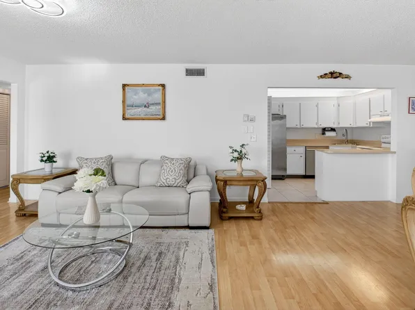 321 Knotty Pine Circle #C-2, Greenacres, FL 33463