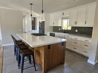 1733 Hillcrest Ln, Fallbrook, CA 92028