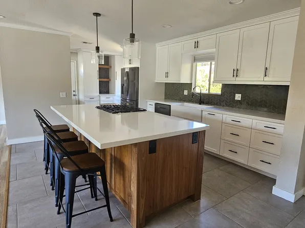 1733 Hillcrest Ln, Fallbrook, CA 92028