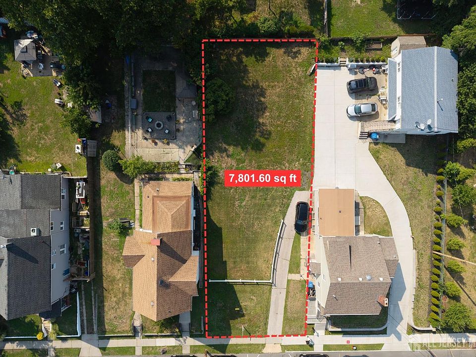 2nd image of 254 Main St