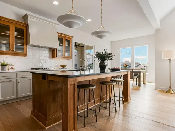15561 W 168th Ter, Olathe, KS 66062