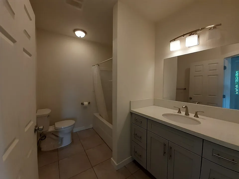 1915 Kalihi St #1