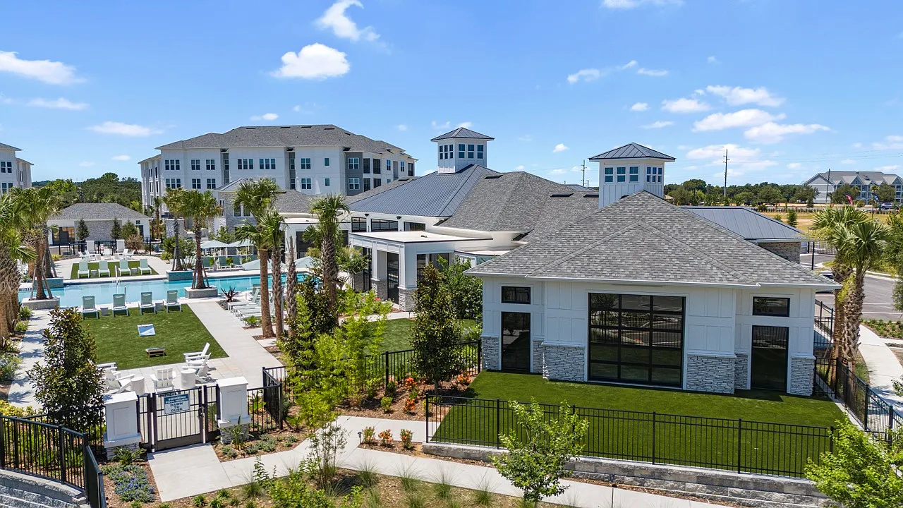 Aston Park Luxury Apartments — Photo 1