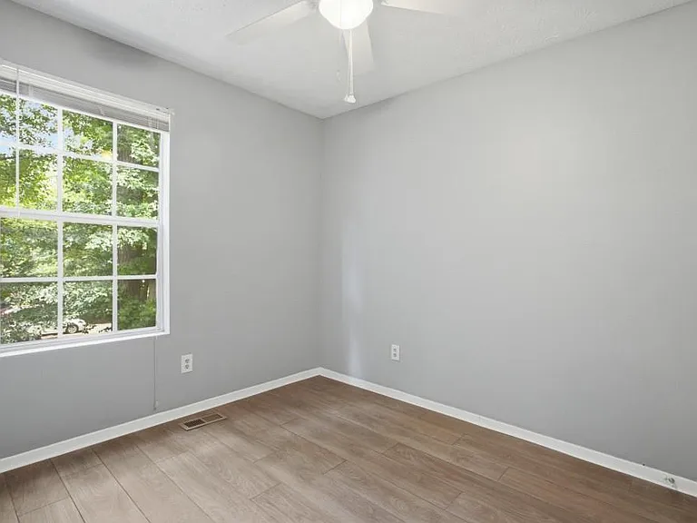 11240 Rotherick Dr — Photo 16