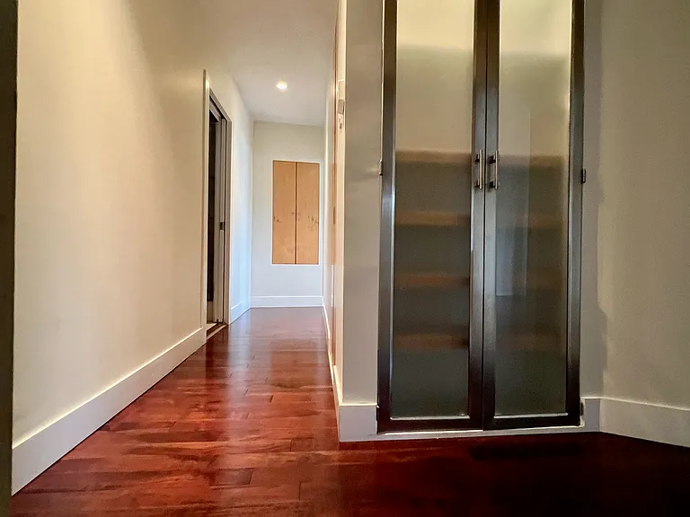 hallway to bedrooms