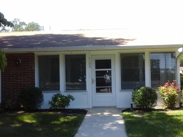 212D Huntington Dr, Lakewood, NJ 08701