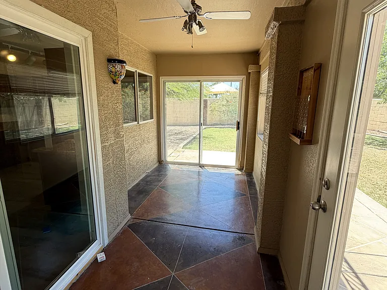 1124 W Laurel Ave — Photo 13