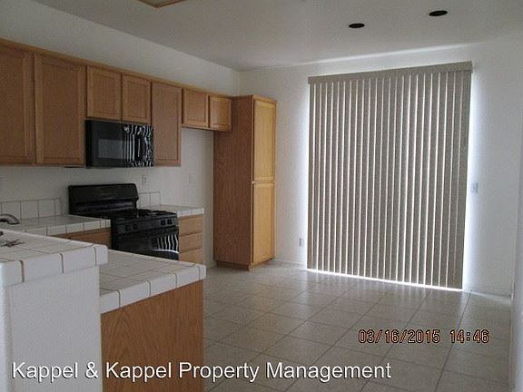 3rd image of 900 Summerbreeze Ct