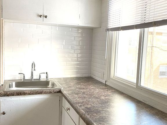 4th image of 825 S 37th Ave APT 4