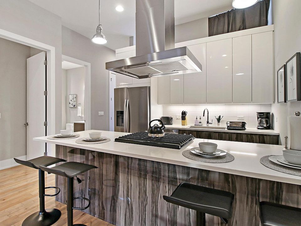 1st image of 943 N Crosby St #208