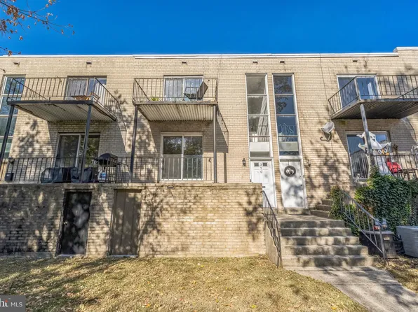 320 Hermit St, Philadelphia, PA 19128