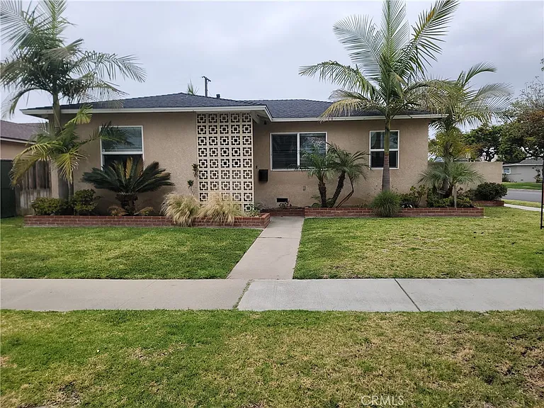 13203 Isis Ave — Photo 1