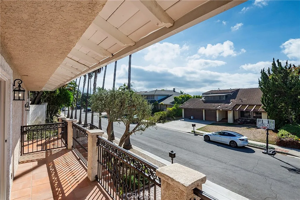 Building Photo - 3554 Seaglen Dr