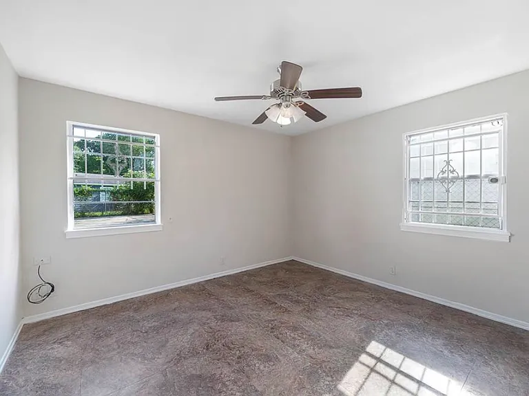3018 Stallings Dr — Photo 5