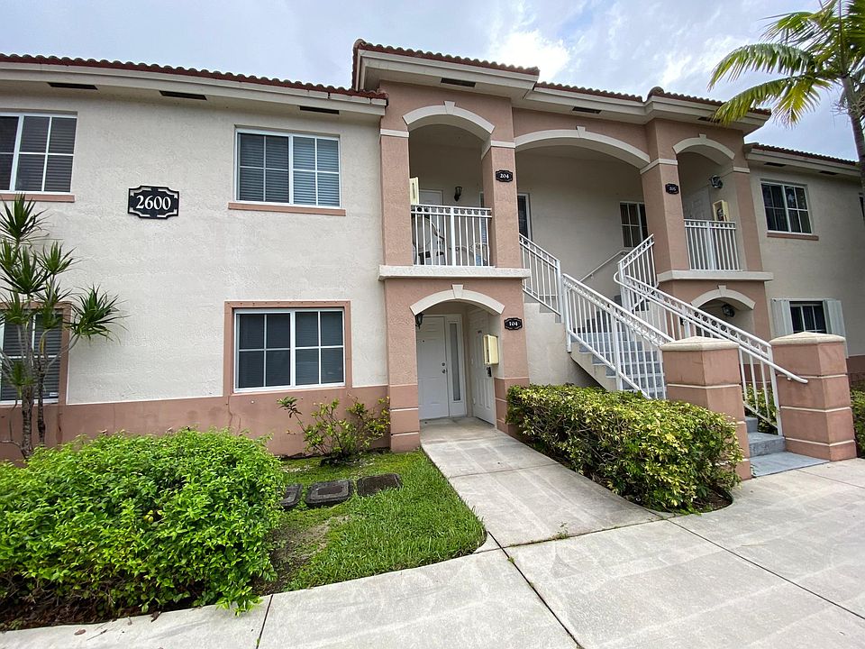 1st image of 2600 SE 12th Pl Unit 104