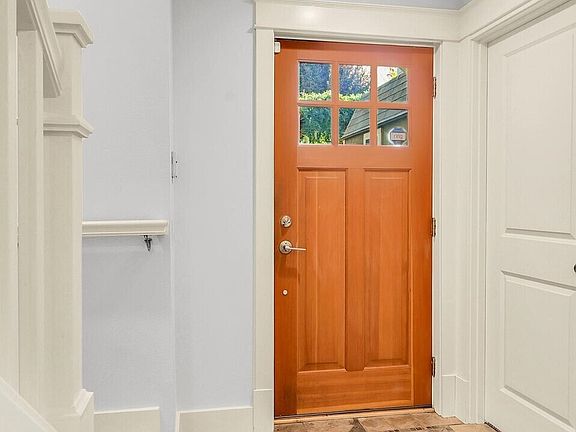 4th image of 3835 A Interlake Avenue N