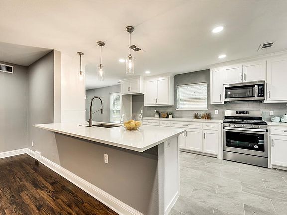 4th image of 6221 E Lovers Ln