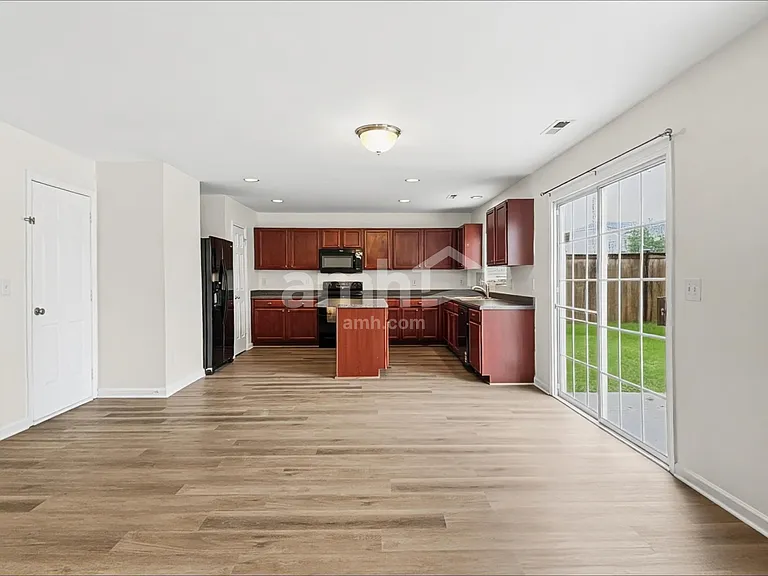 416 Magna Dr — Photo 5