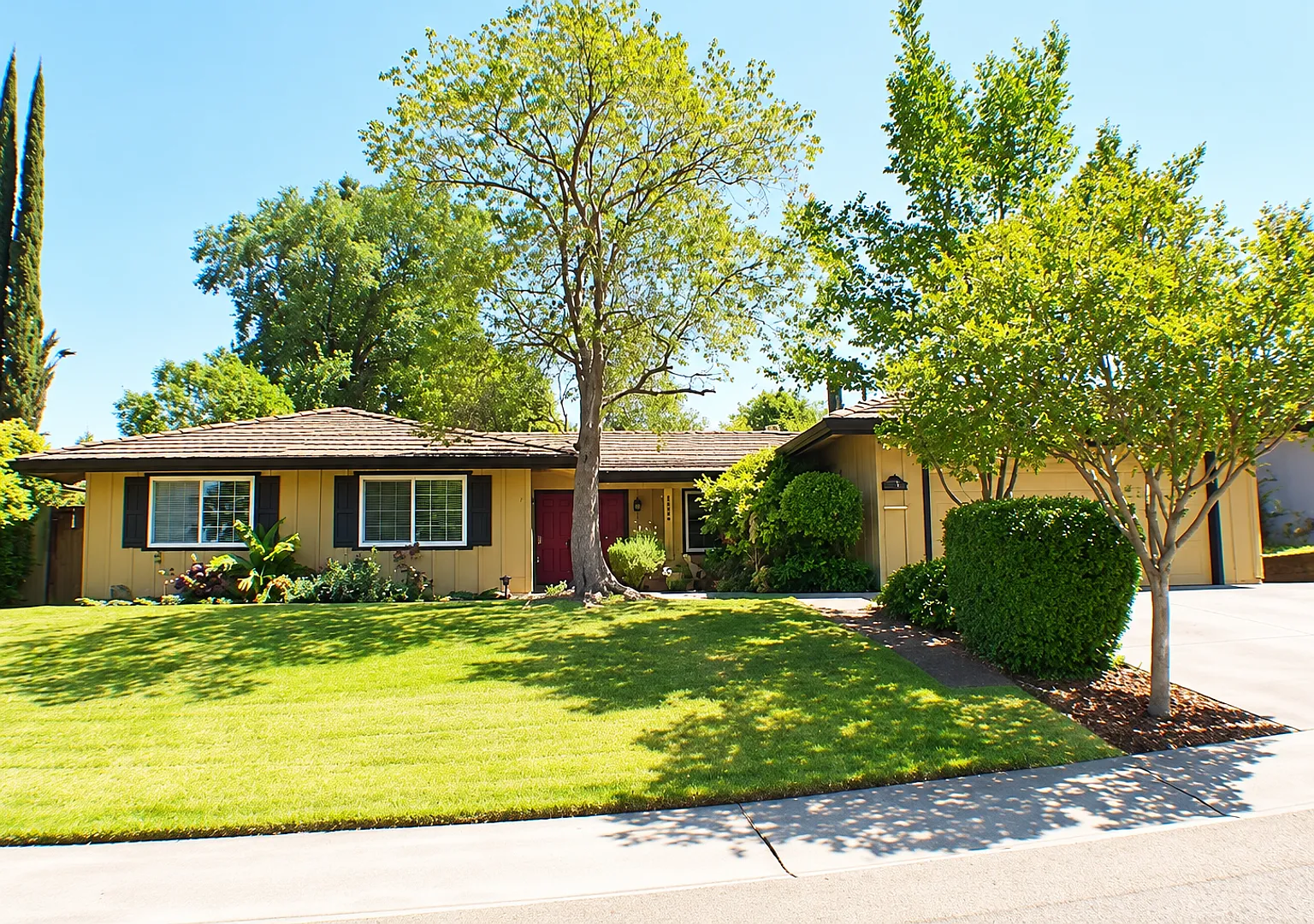 Charming Fair Oaks Home $2,500/Month — Photo 1