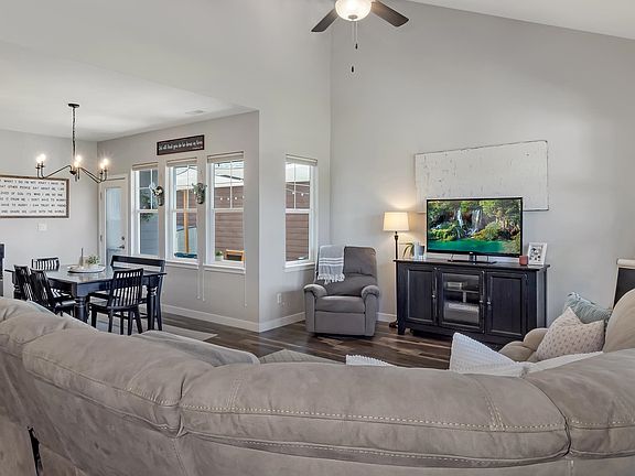 5th image of 2494 Park Vista St #D