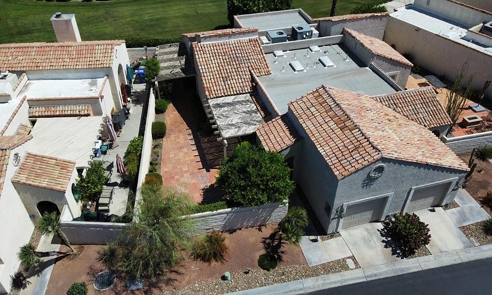 1st image of 69400 Avenida De Las Montanas
