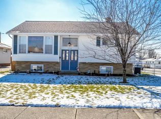 15700 Rowena Ave, Maple Heights, OH 44137