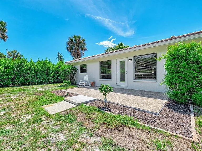 2340 Palmetto St — Photo 40