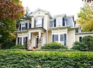 4 Rolfes Ln, Newbury, MA 01951