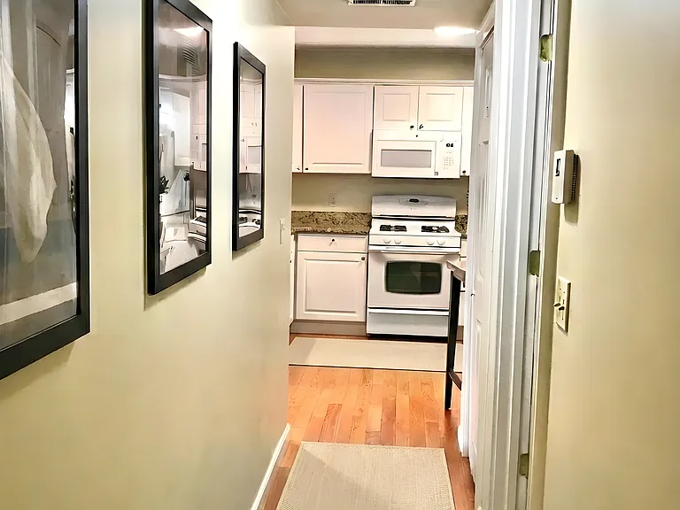 466 Commercial St — Photo 7