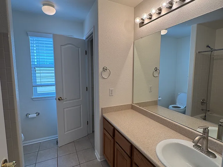 10549 Laurelglen Cir — Photo 16