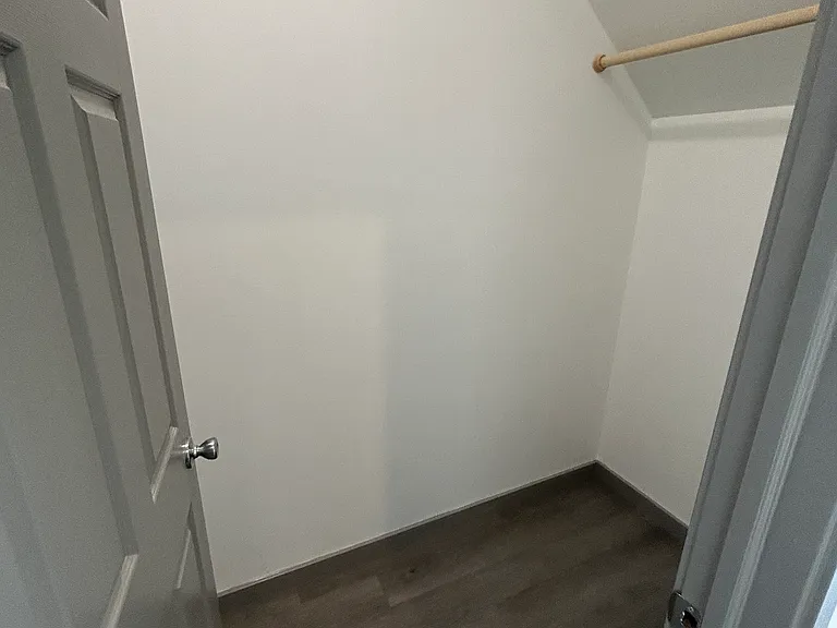 235 Iowa St — Photo 9