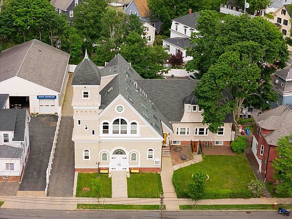 3rd image of 143 Burrill St #102