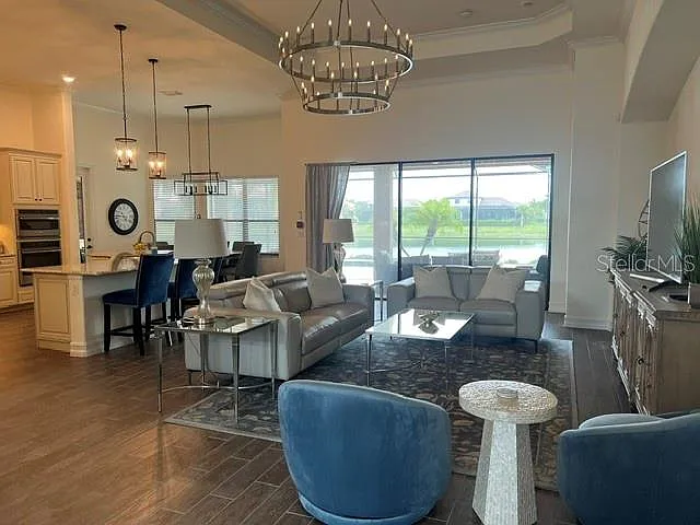 4 bed, 3.0 bath, 2872 sqft, $10,000 — Photo 2