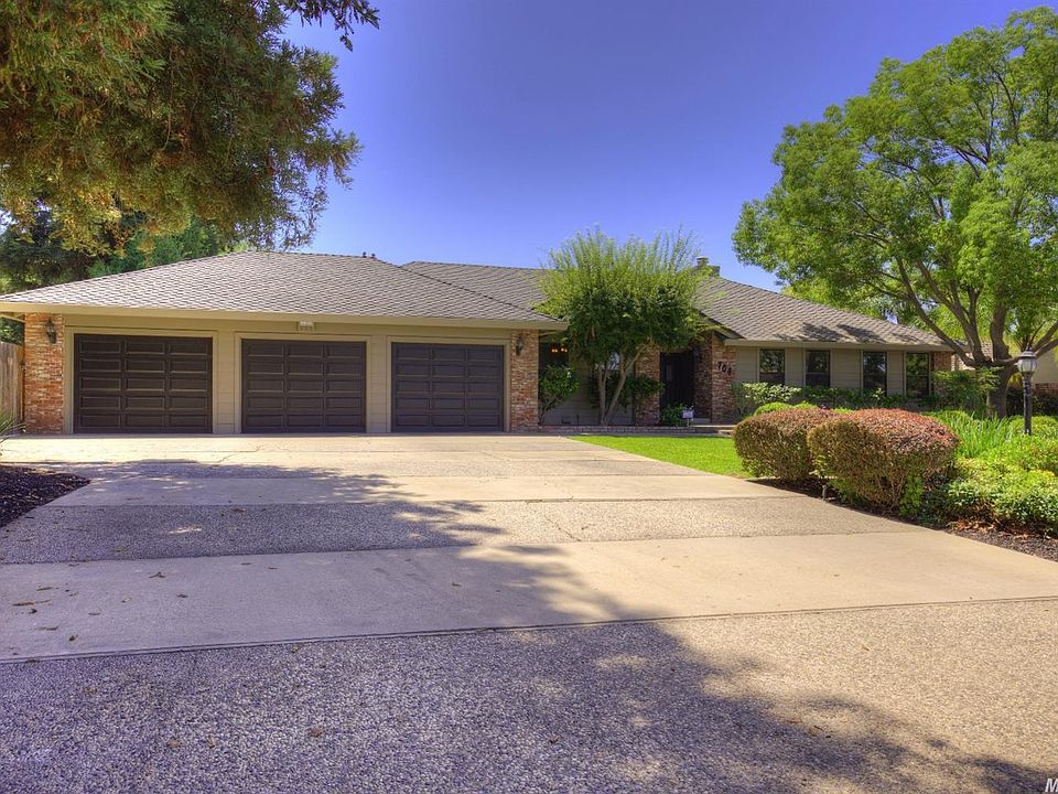 2nd image of 704 Cottonwood Ct