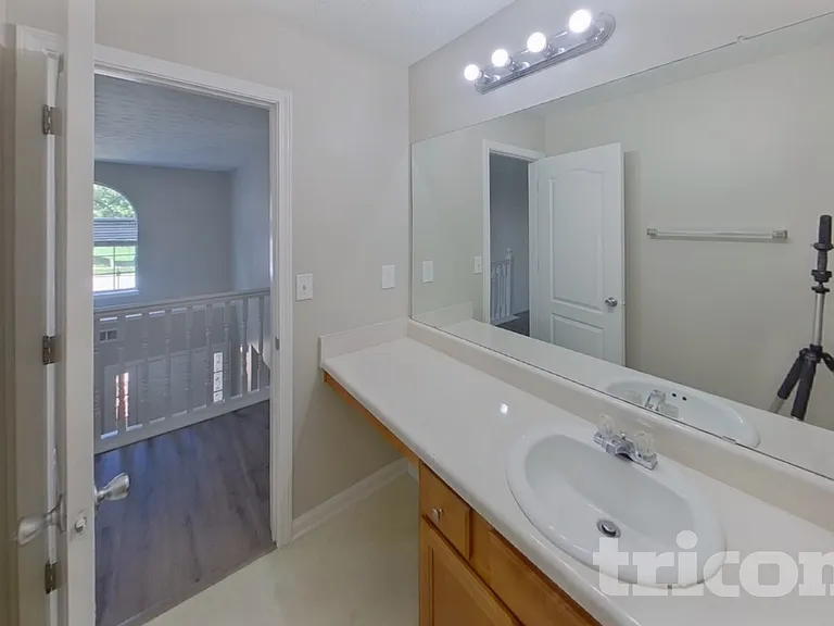 552 Howell Dr — Photo 16