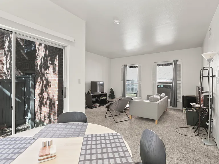 3329 Rosedale Ave #11 — Photo 9