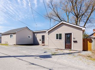 13 Chestnut Ln, Saint Catharines, ON L2T1G3