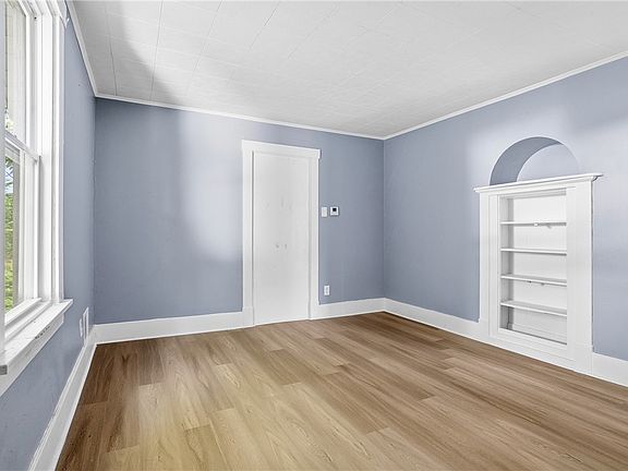 17th image of 3412 Gleason St