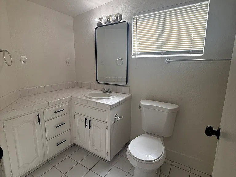 1149 E Pontiac Way — Photo 13