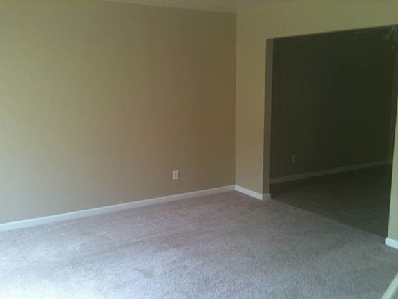3rd image of 814 Clyde Ave