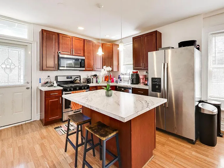 3435 N Harding Ave #2 — Photo 24
