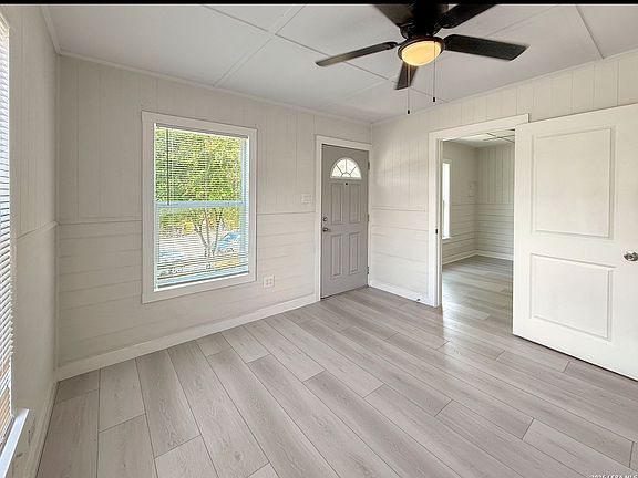3rd image of 131 Los Arboles