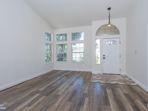 5th image of 8609 Winlock St