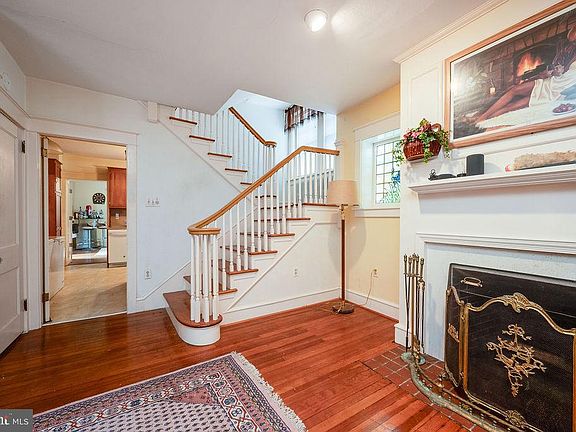 5th image of 2446 Grandview Ave