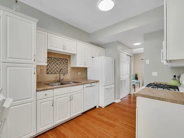2173 Rossiter Pkwy — Photo 4