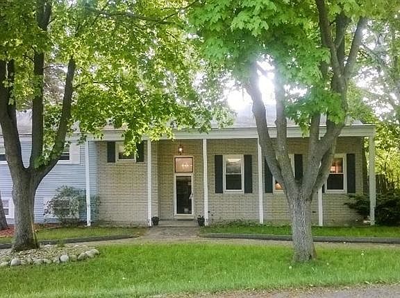 2nd image of 236 Wilson St #11