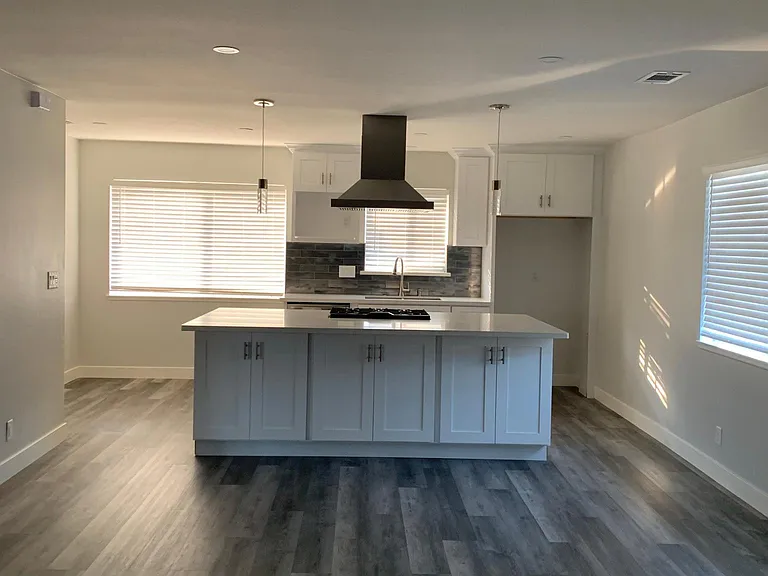 2863 Bayshore Ave — Photo 12