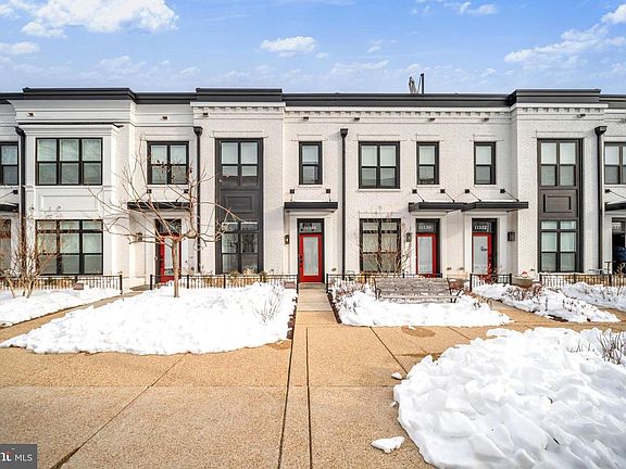 3rd image of 11326 Emerald Park Rd